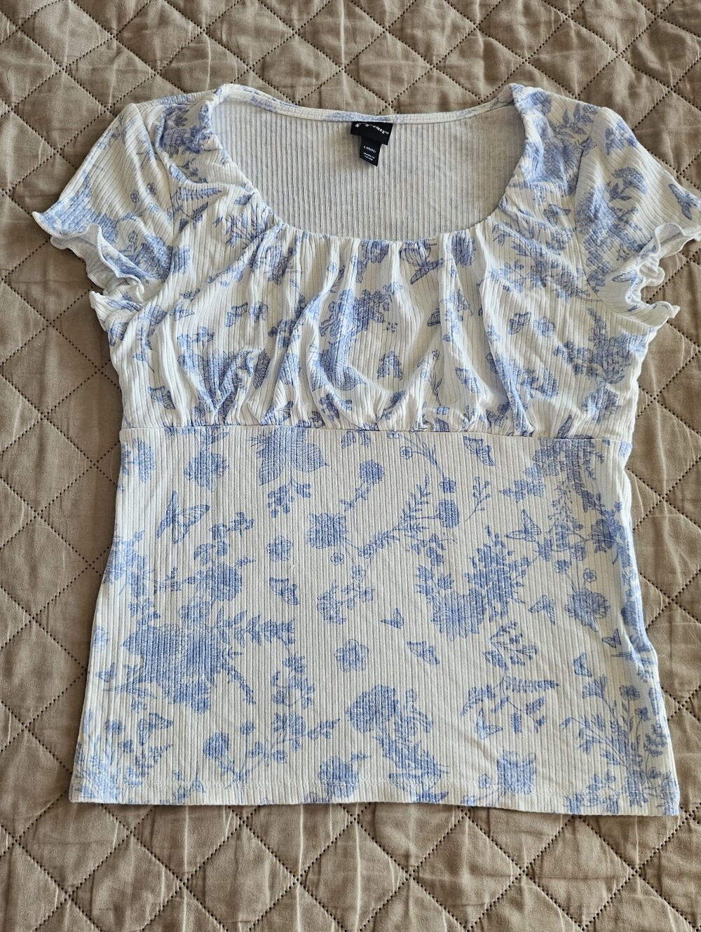 Girls size Large L(10/12) short sleeve shirt, brand is art class
